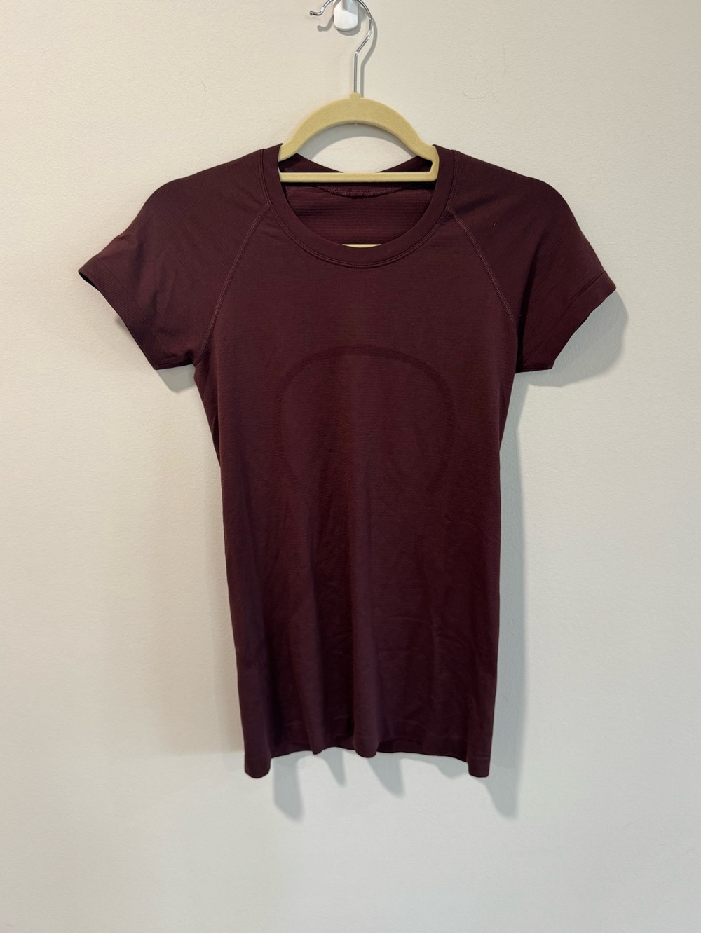 Lululemon Women's Swiftly Tech Short Sleeve Tee in Burgundy Red